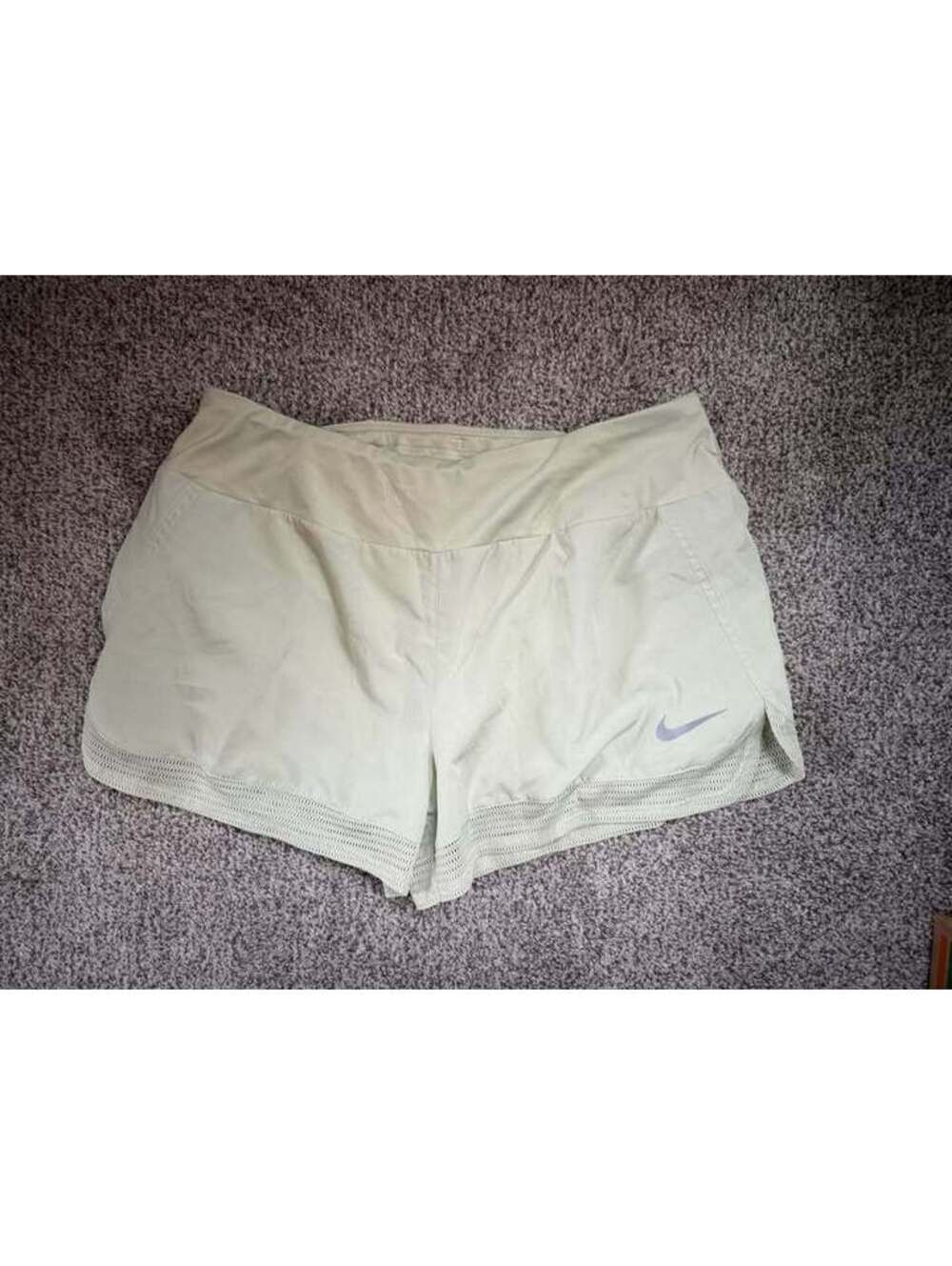 Nike Dri-FIT Light Green Mesh Hem Shorts Size Large - Very Good Condition